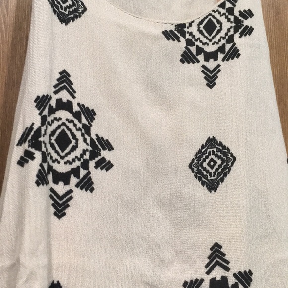 Printed tank NWOT - Picture 2 of 5